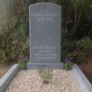 Seamus-Heaney-headstone-grave